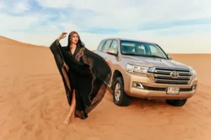 What should I wear for a Dubai Desert Safari on Holi 2025?